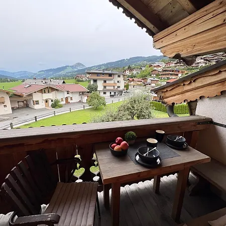 Daire Hoelzlbauer Bergblick *